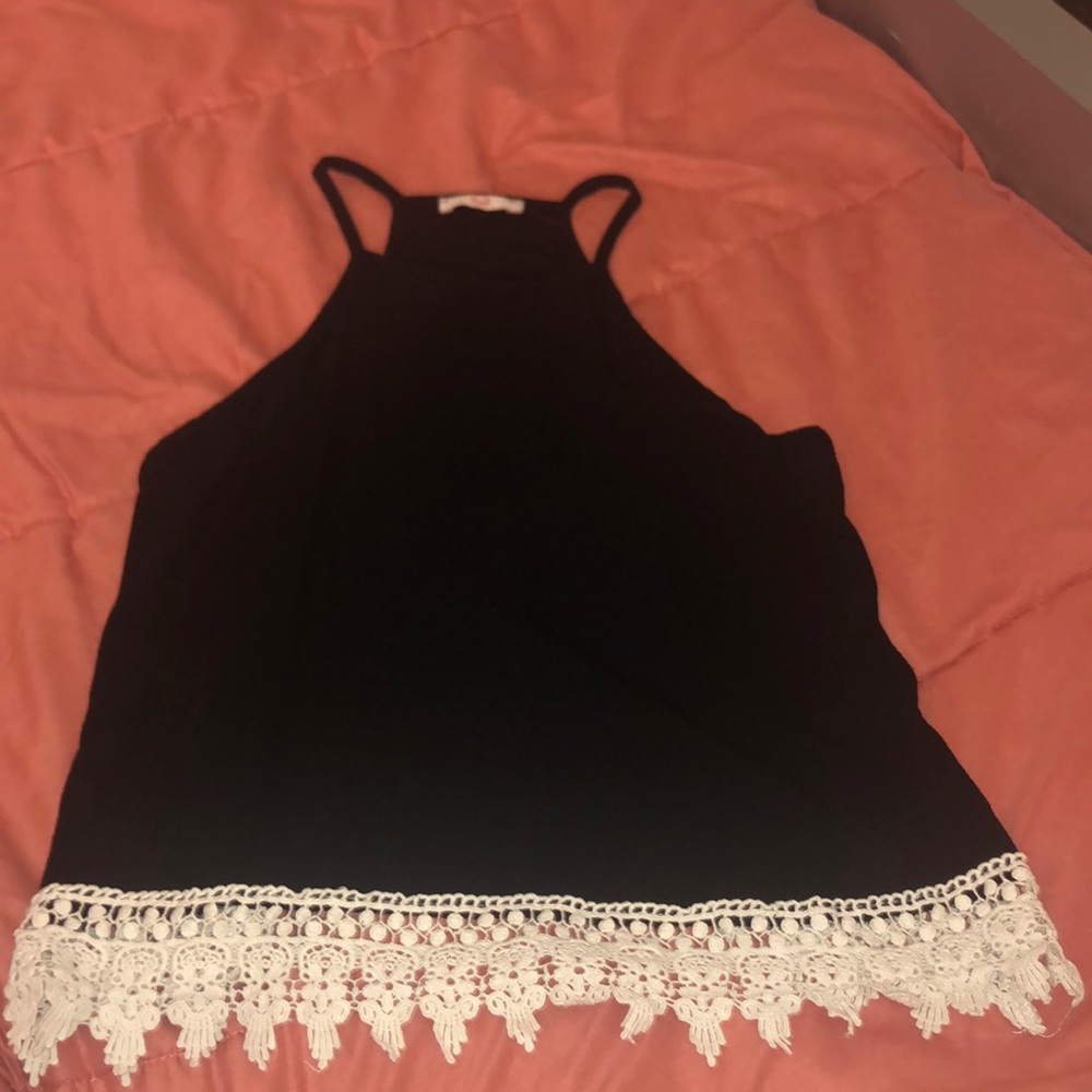 black top w crochet at bottom